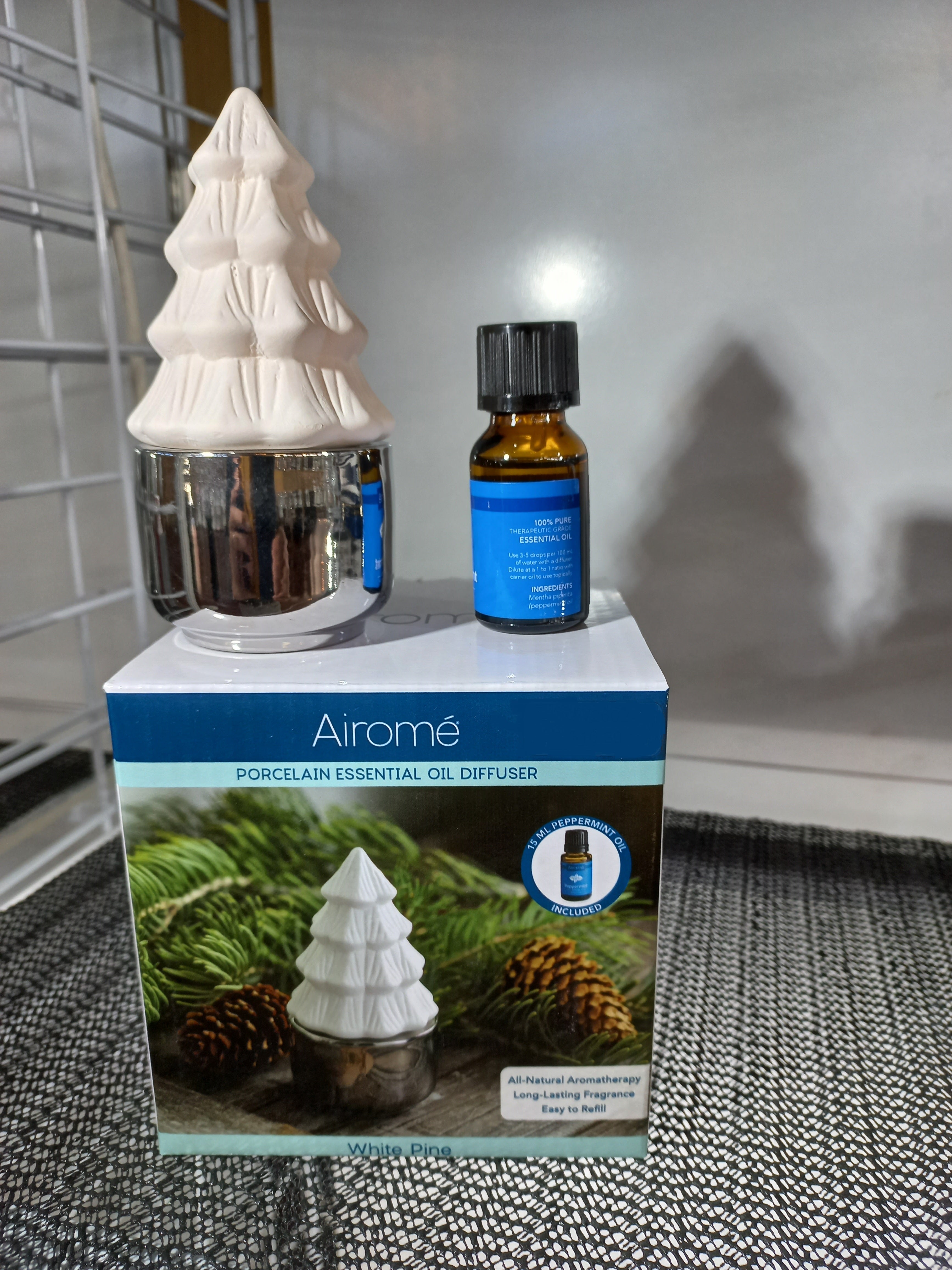 PORCELAIN ESSENTIAL OIL DIFFUSER WHITE PINE + PEPPERMINT OIL